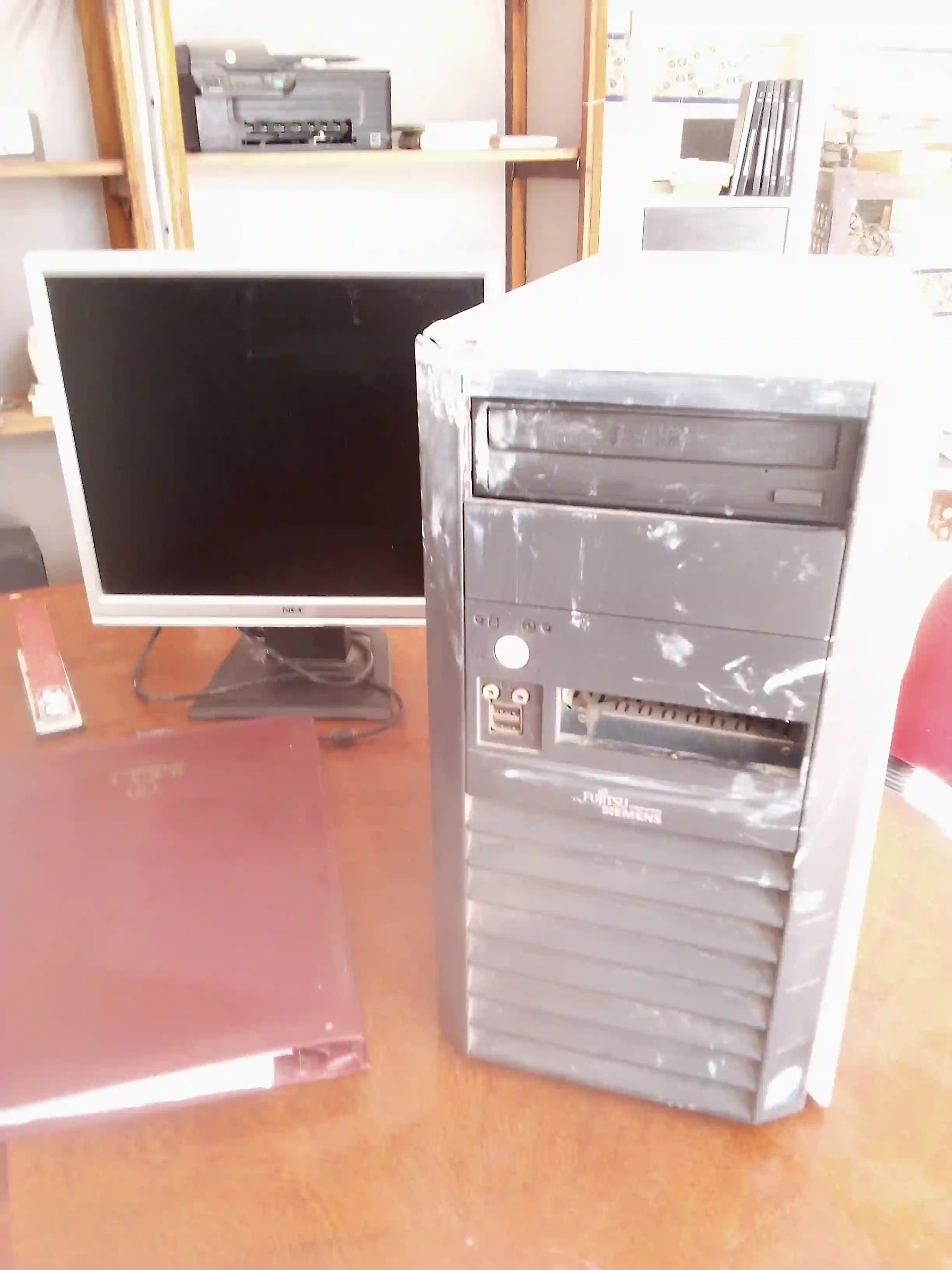 Pc Bureau Fudji Siemens à Ariana Ville