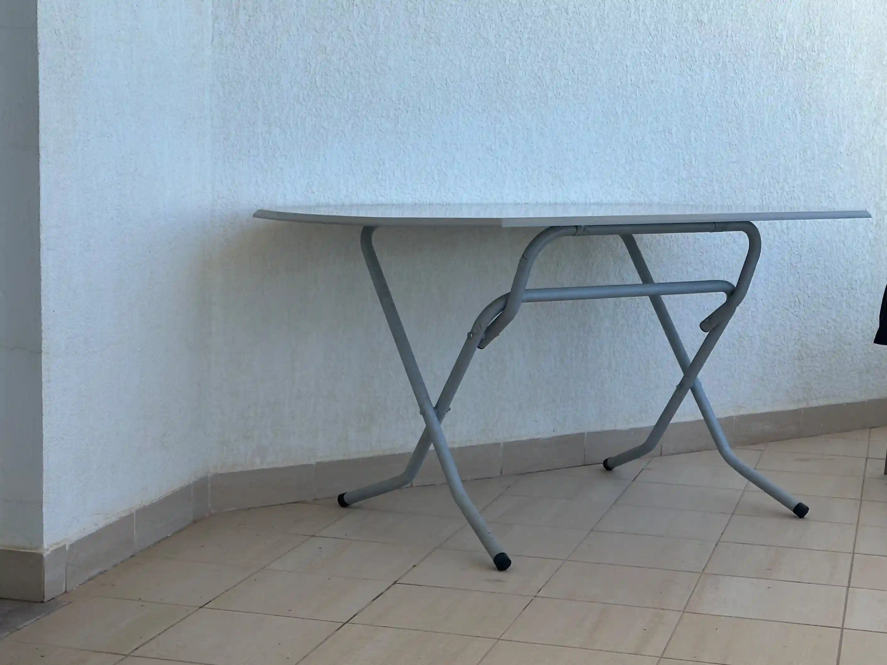 Table Beige Pliante - Vue 1