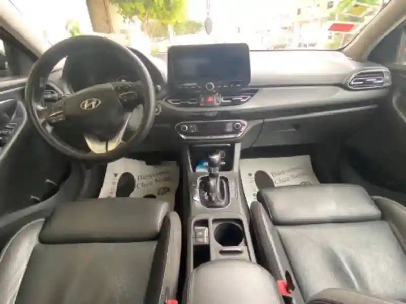 Hyundai I30 Essence 2022 - Vue 4