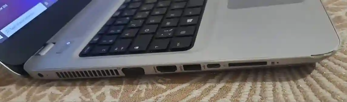 Pc Portable hp i7 à Ben Arous - Vue 3