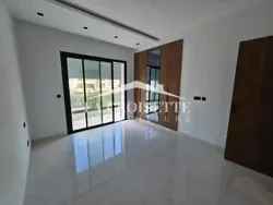 Triplex s+4 Avec Piscine aux Jardins de Carthage Mtrv0059