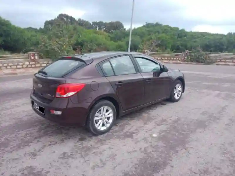 Chevrolet Cruze Essence 2014 - Vue 3