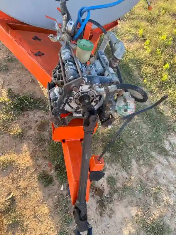 Pompe De Traitement Agricole Pulvérisateur Avec Citerne 2000l - Vue 1