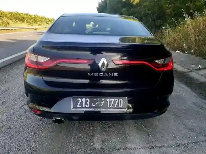 Renault Megane Sedan Full Option Première Main - Vue 3