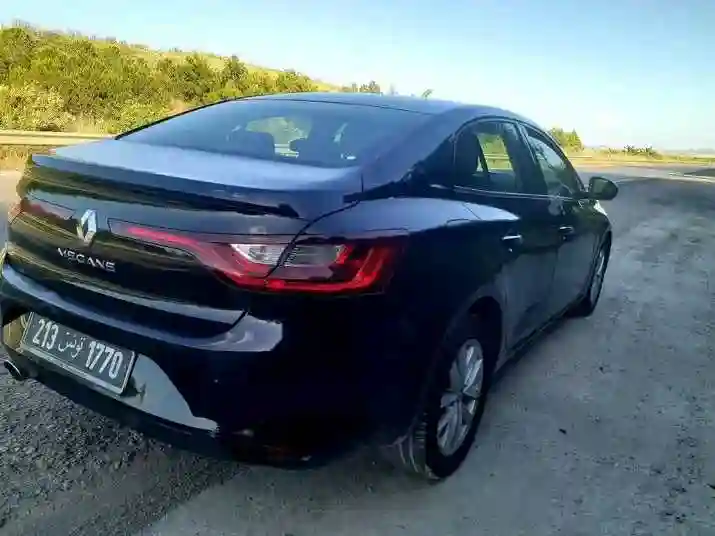 Renault Megane Sedan Full Option Première Main - Vue 5