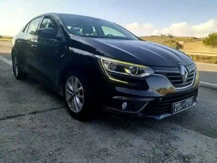 Renault Megane Sedan Full Option Première Main - Vue 6