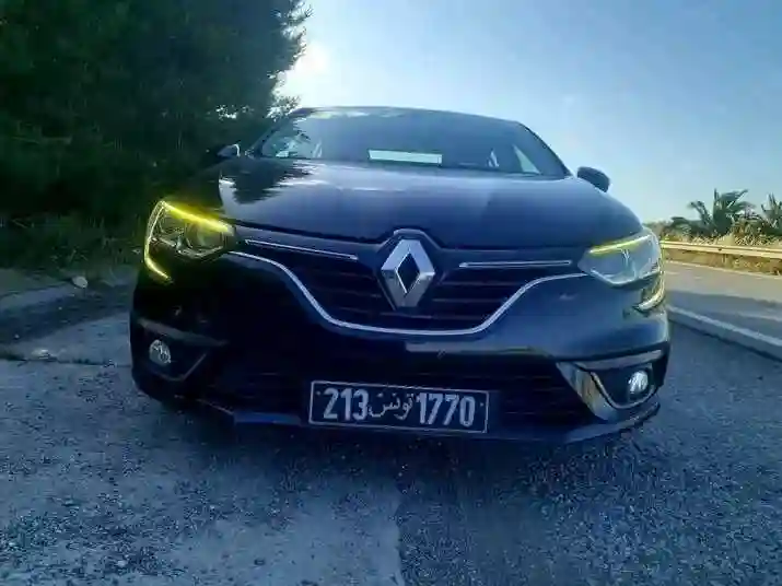Renault Megane Sedan Full Option Première Main - Vue 7