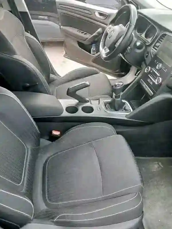 Renault Megane Sedan Full Option Première Main - Vue 9
