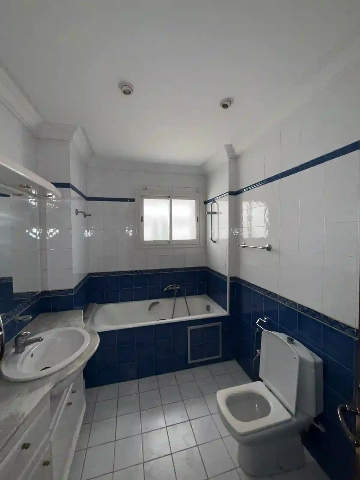 S3 rdc Avec Jardin 490 md Ennasr 1 à Cite Ennasr 1 - Vue 2