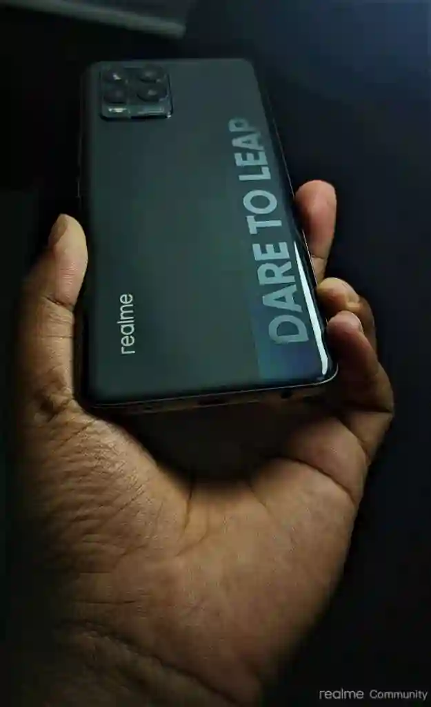 Realme 8 - Vue 3
