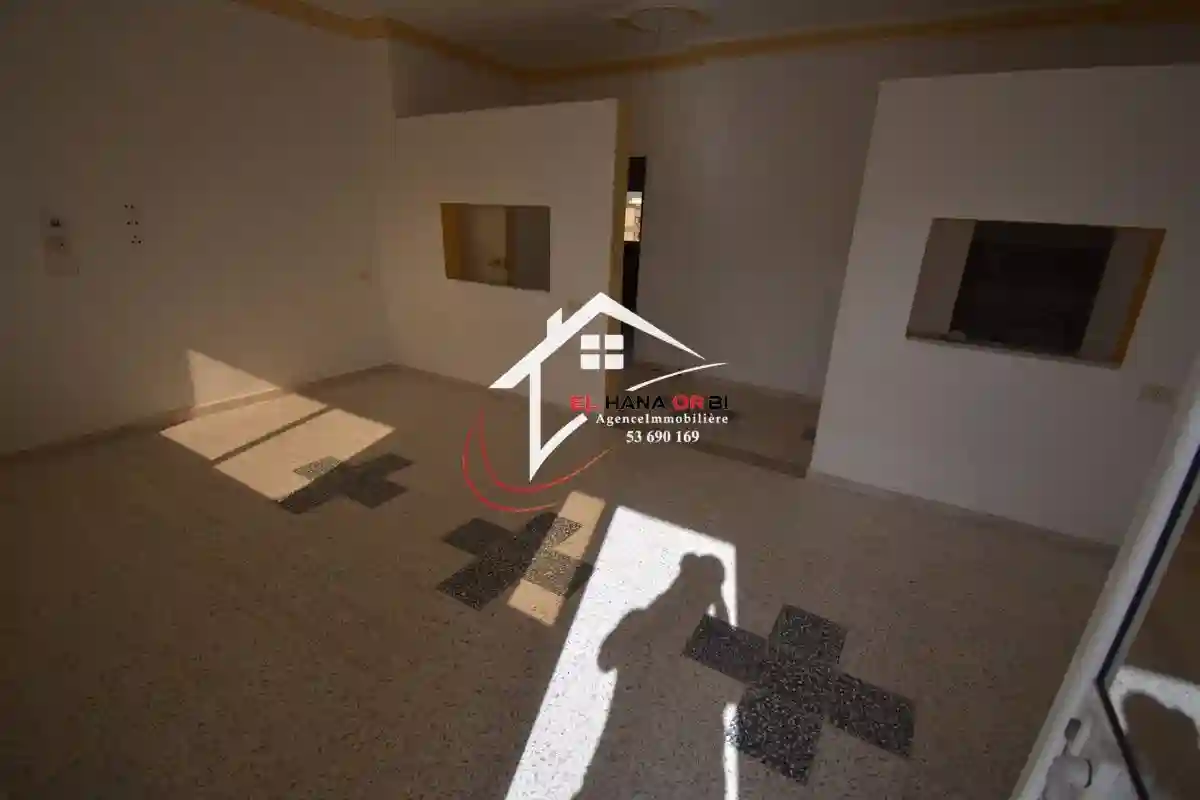 Petite Immeuble de Trois Appartements Avec Garage à Vendre - Vue 5