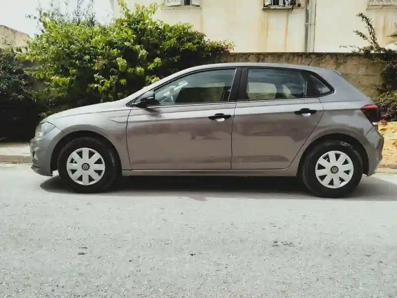 Volkswagen Polo Essence 2021 - Vue 2