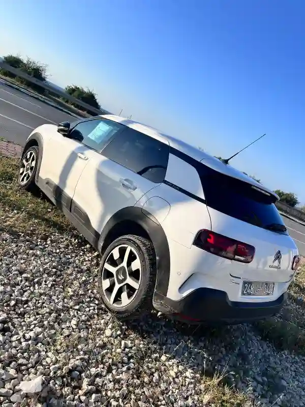 Citroen C4 Cactus Diesel 2021 - Vue 8