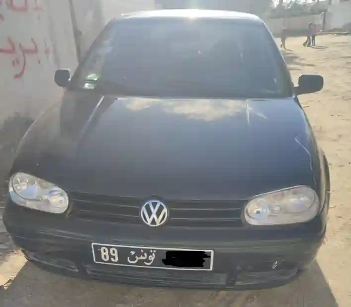 Golf 4 Essence 5cv à Sakiet Eddaier - Vue 4