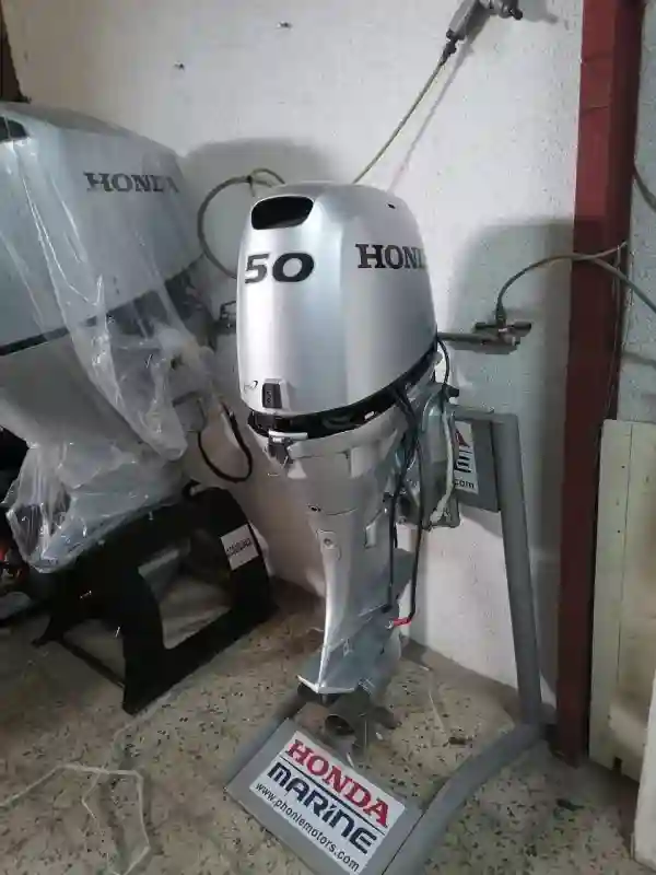 Moteur Honda 50ch - Vue 2