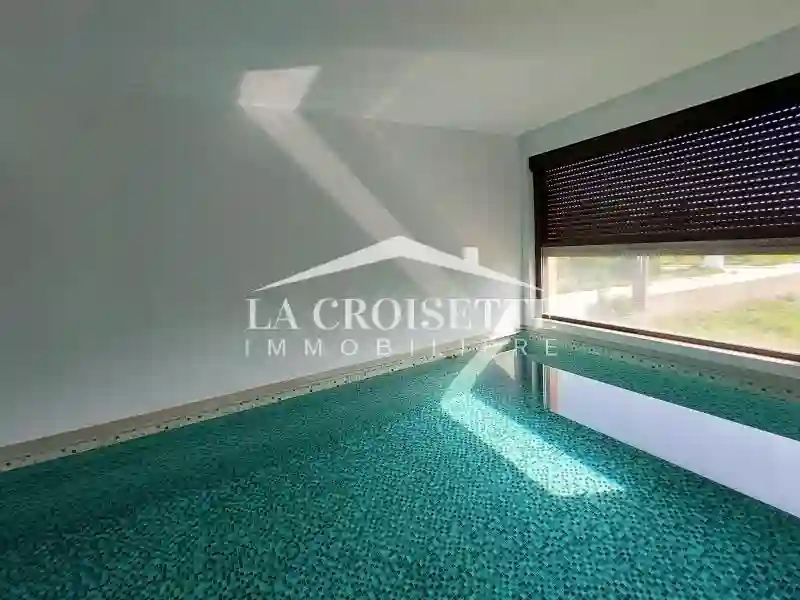 Triplex s+3 Avec Jardin et Piscine Couverte à la Soukra Mtrl0103