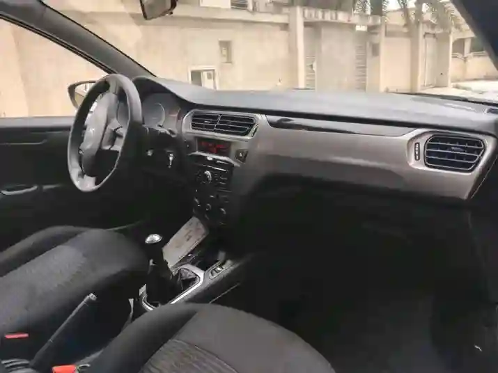 Peugeot 301 - Vue 3