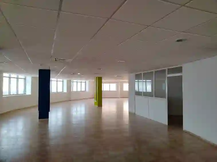 Super Bureau en Open Space 650 m2 à Charguia 2 à Charguia 2