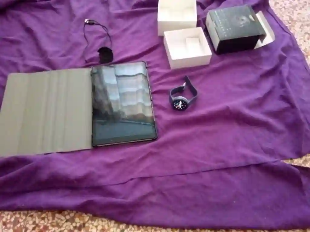 Tablette Samsung+smartwatch - Vue 3