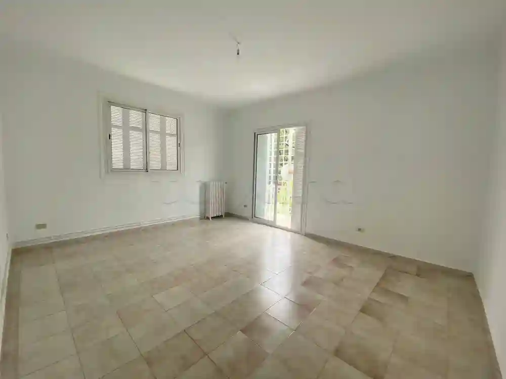 Une Villa Indépendante S+5 à Carthage Dermech - Vue 3