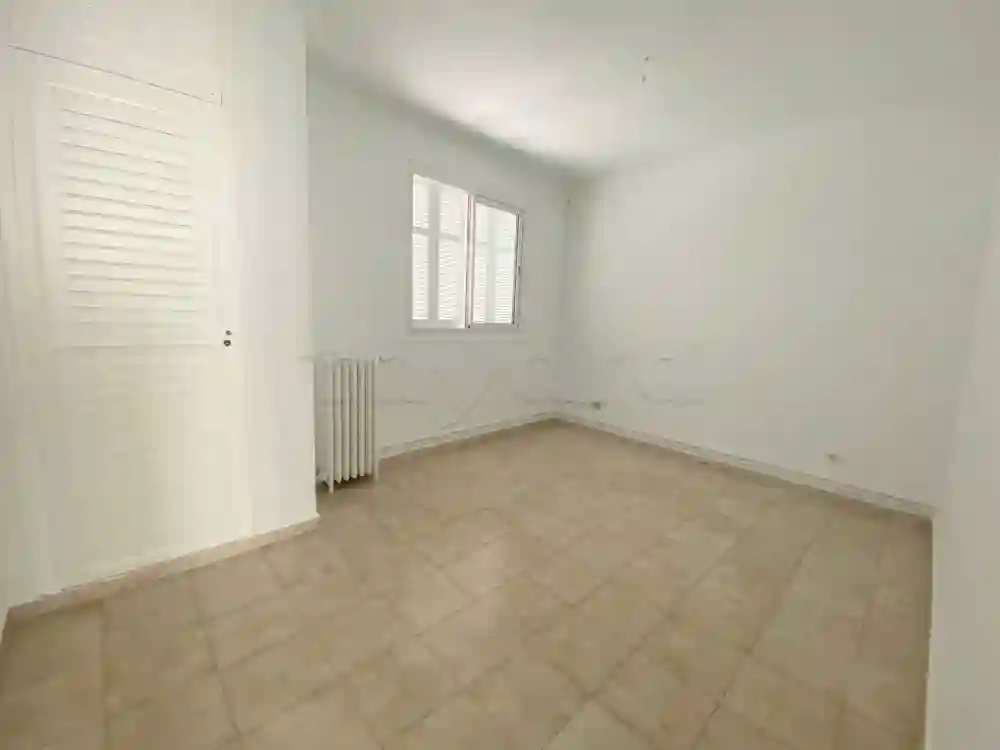Une Villa Indépendante S+5 à Carthage Dermech - Vue 5