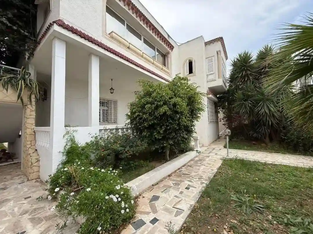 Villa a Usage Commercial à Menzah 5 à El Menzah 5 - Vue 1