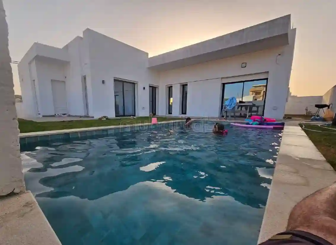 Villa Avec Piscine de Haut Standing - Vue 2