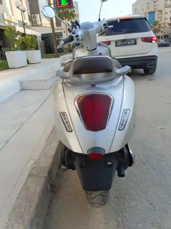 A Vendre Scooter - Vue 2