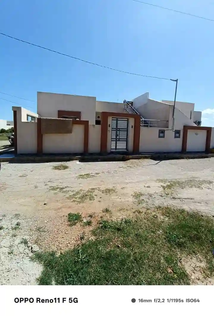 Maison Plage Elhaouaria à Cite Touristique - Vue 2