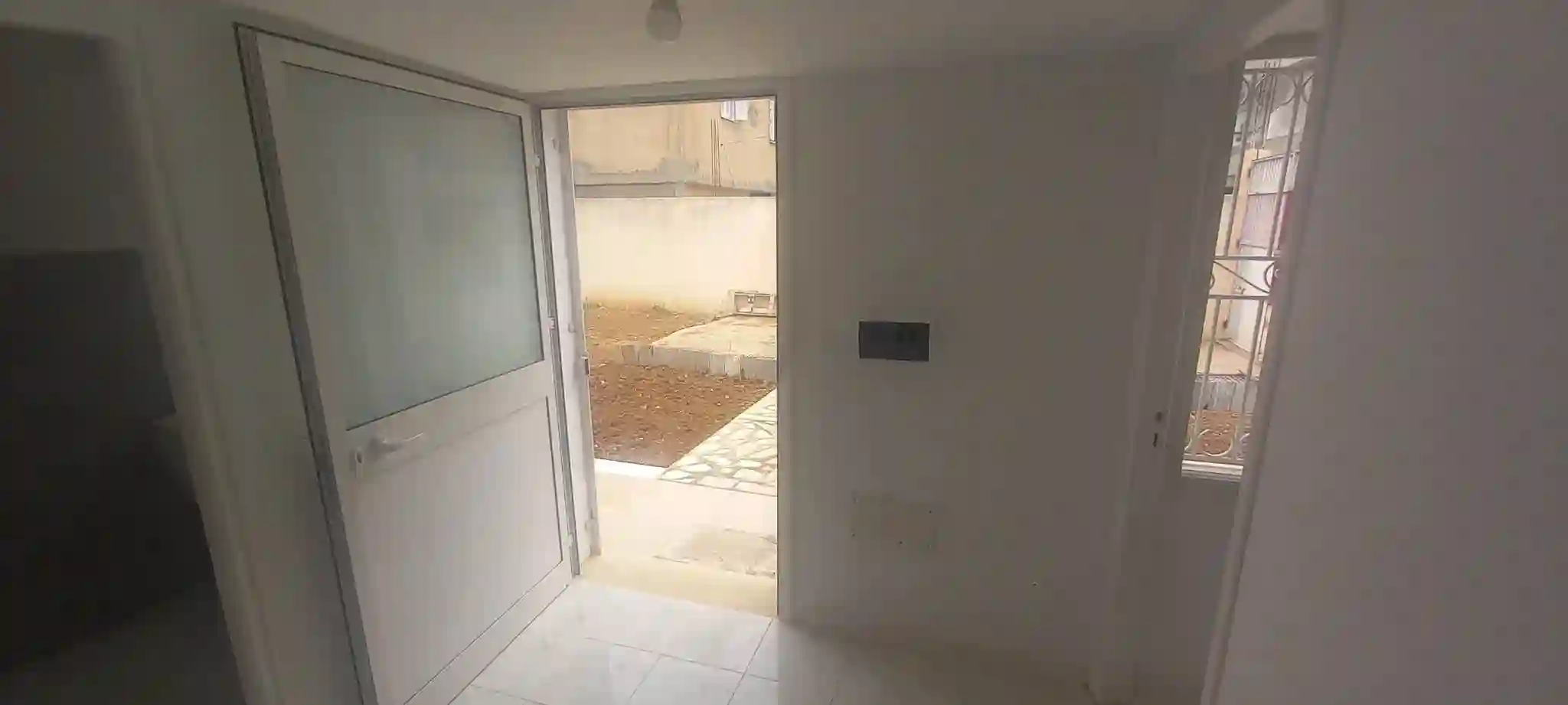 Terrain de 200 m2 Cité Ennasim Hedia Nouira à Cite Ennacim