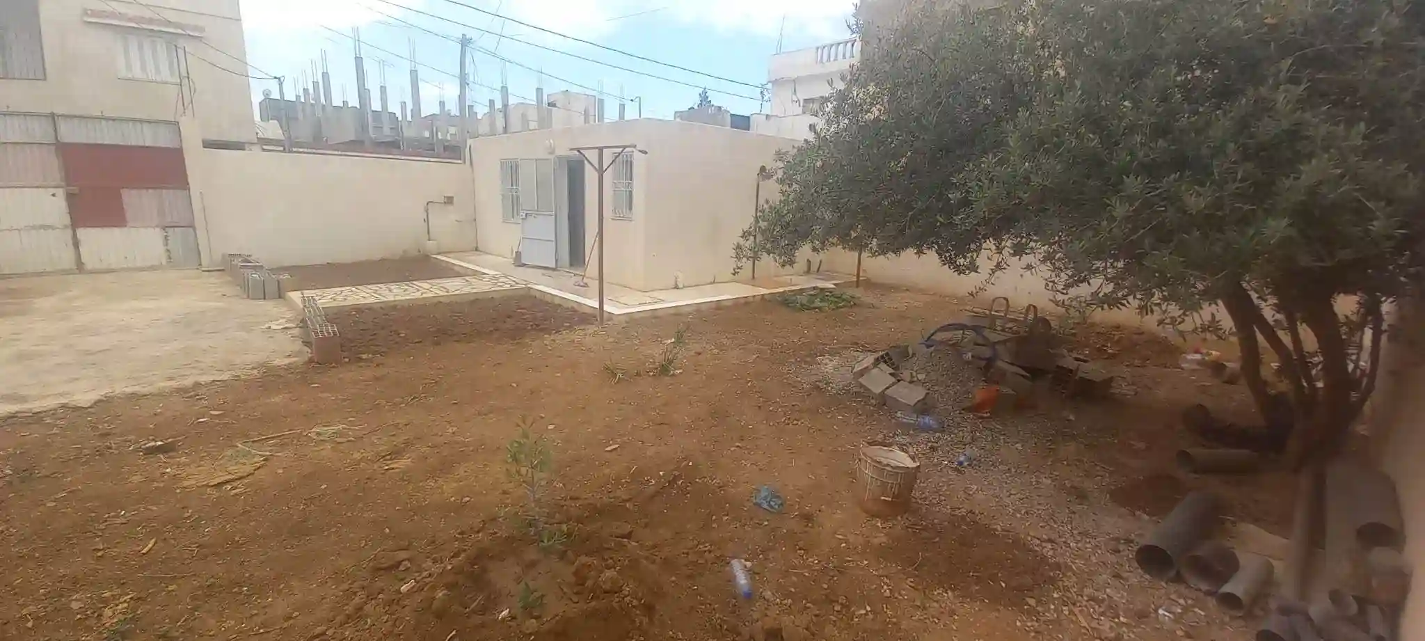 Terrain de 200 m2 Cité Ennasim Hedia Nouira à Cite Ennacim - Vue 2