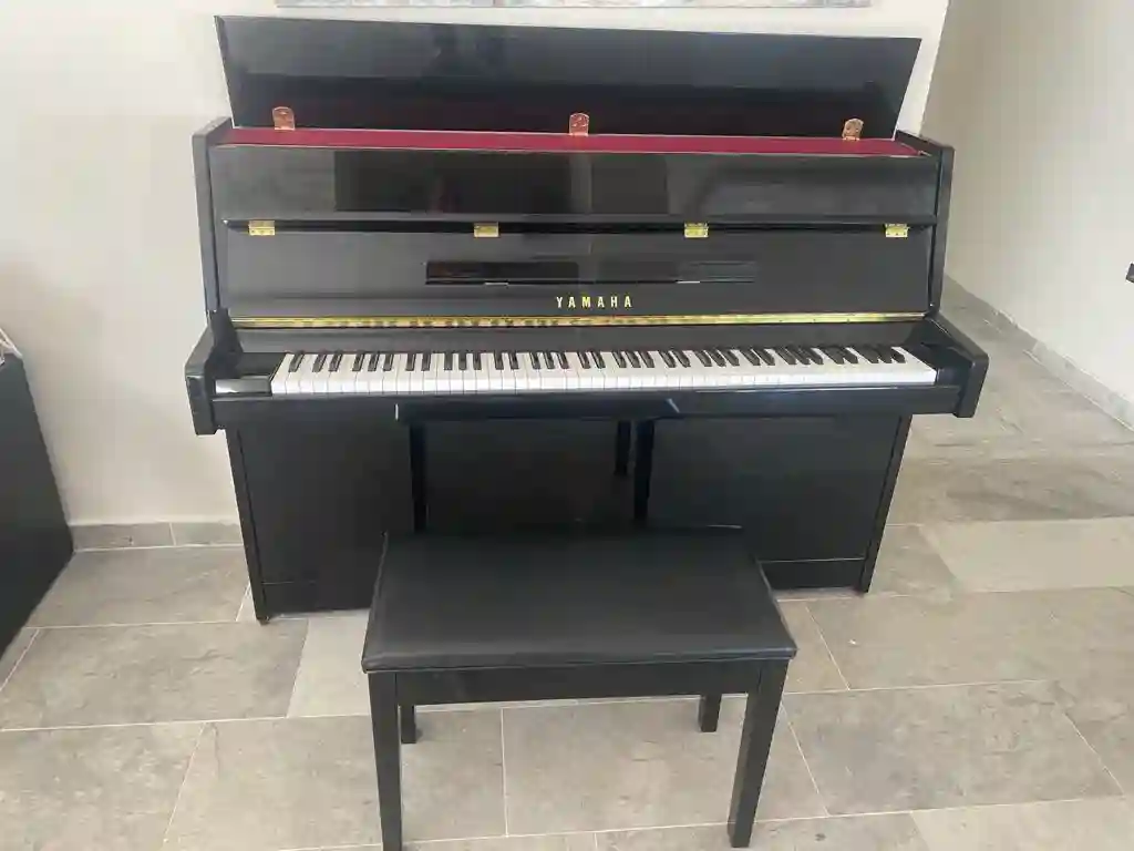 Piano Yamaha Avec Banquette à El Menzah - Vue 1