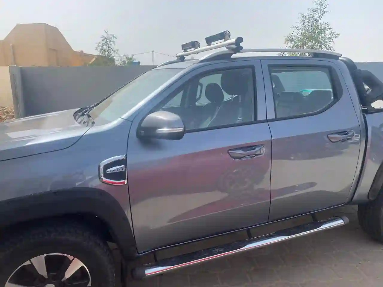 Peugeot Landtrek 4 x 4 à Midoun