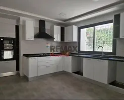 À Louer Villa de Prestige Avec Piscine à la Soukra