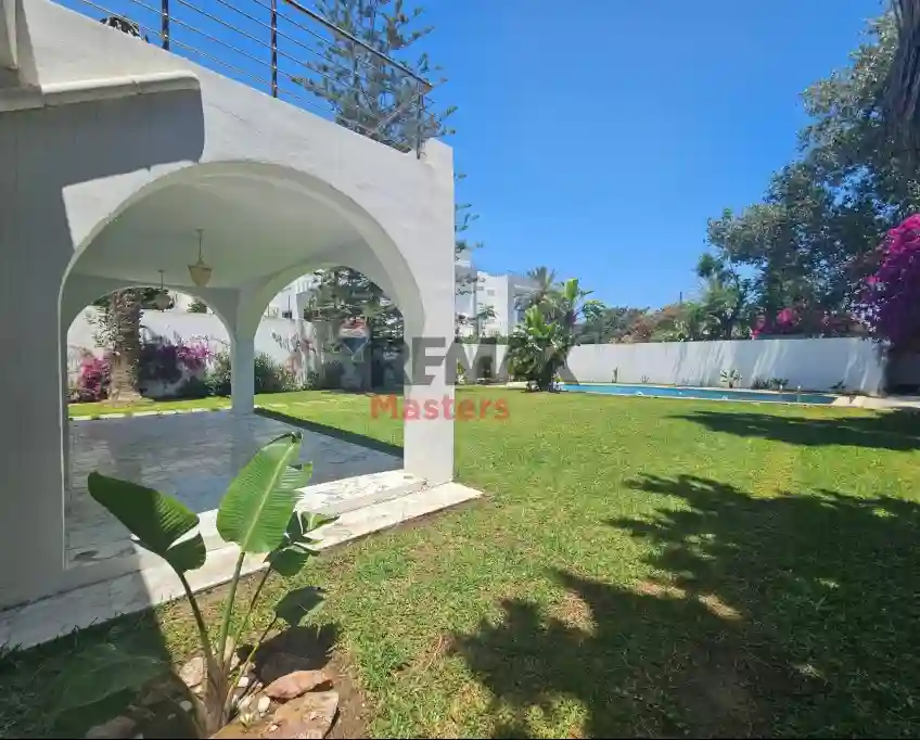 À Louer Villa de Prestige Avec Piscine à la Soukra - Vue 11