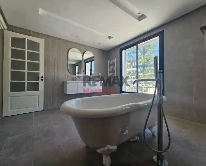 À Louer Villa de Prestige Avec Piscine à la Soukra - Vue 2
