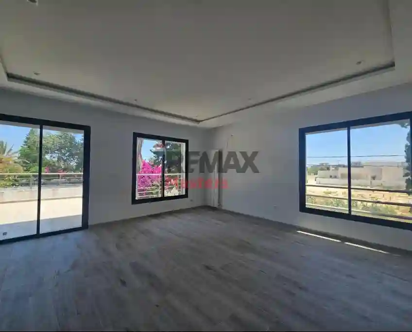 À Louer Villa de Prestige Avec Piscine à la Soukra - Vue 6