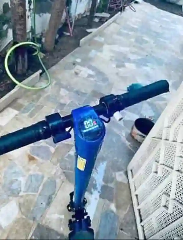 Trottinette Électrique ⚡️ - Vue 2