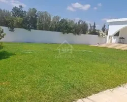 Belle Villa Toute Neuve Avec un Grand Jardin à Vendre 51355351