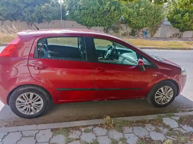 Fiat Grande Punto Essence 2009 - Vue 2
