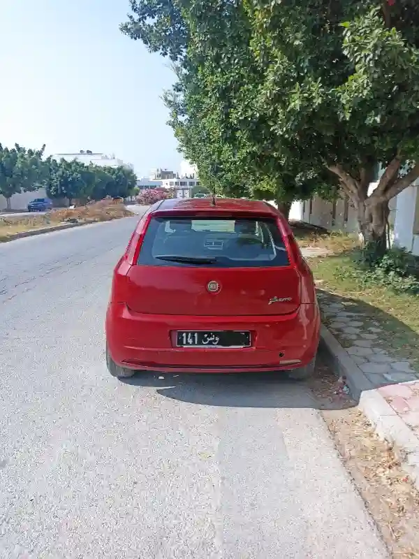 Fiat Grande Punto Essence 2009 - Vue 3