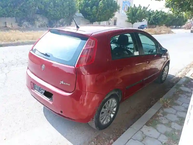 Fiat Grande Punto Essence 2009 - Vue 5