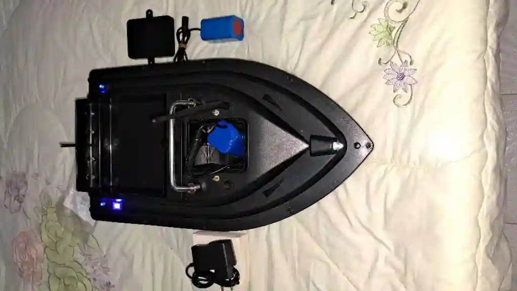 Bateau Amorceur Pour Pêche à la Ligne et Moulinet - Vue 1