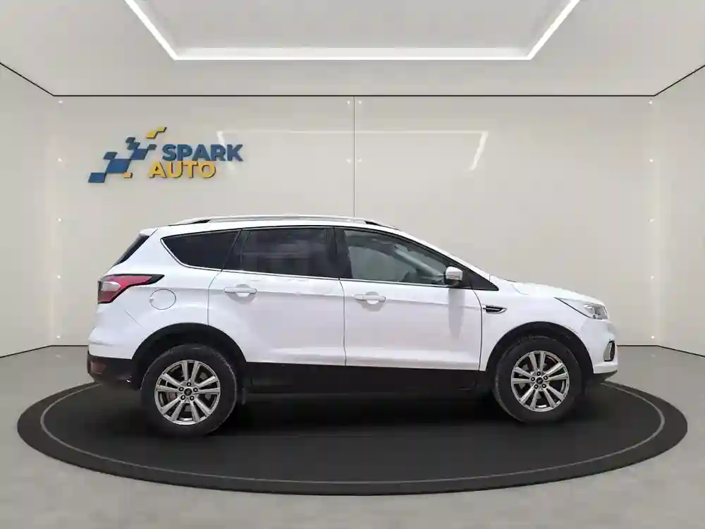 Ford Kuga - Vue 1