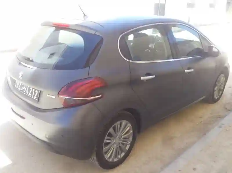 Peugeot 208 Essence 2016 - Vue 2