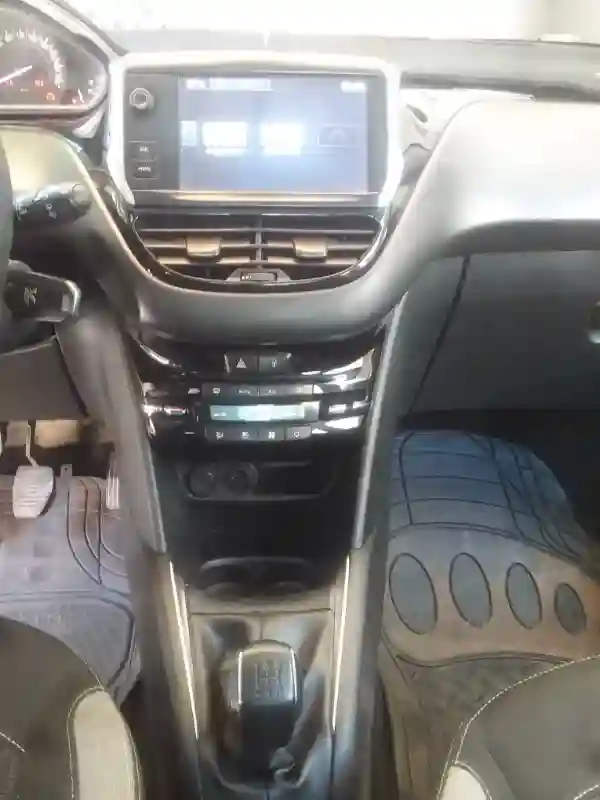 Peugeot 208 Essence 2016 - Vue 3