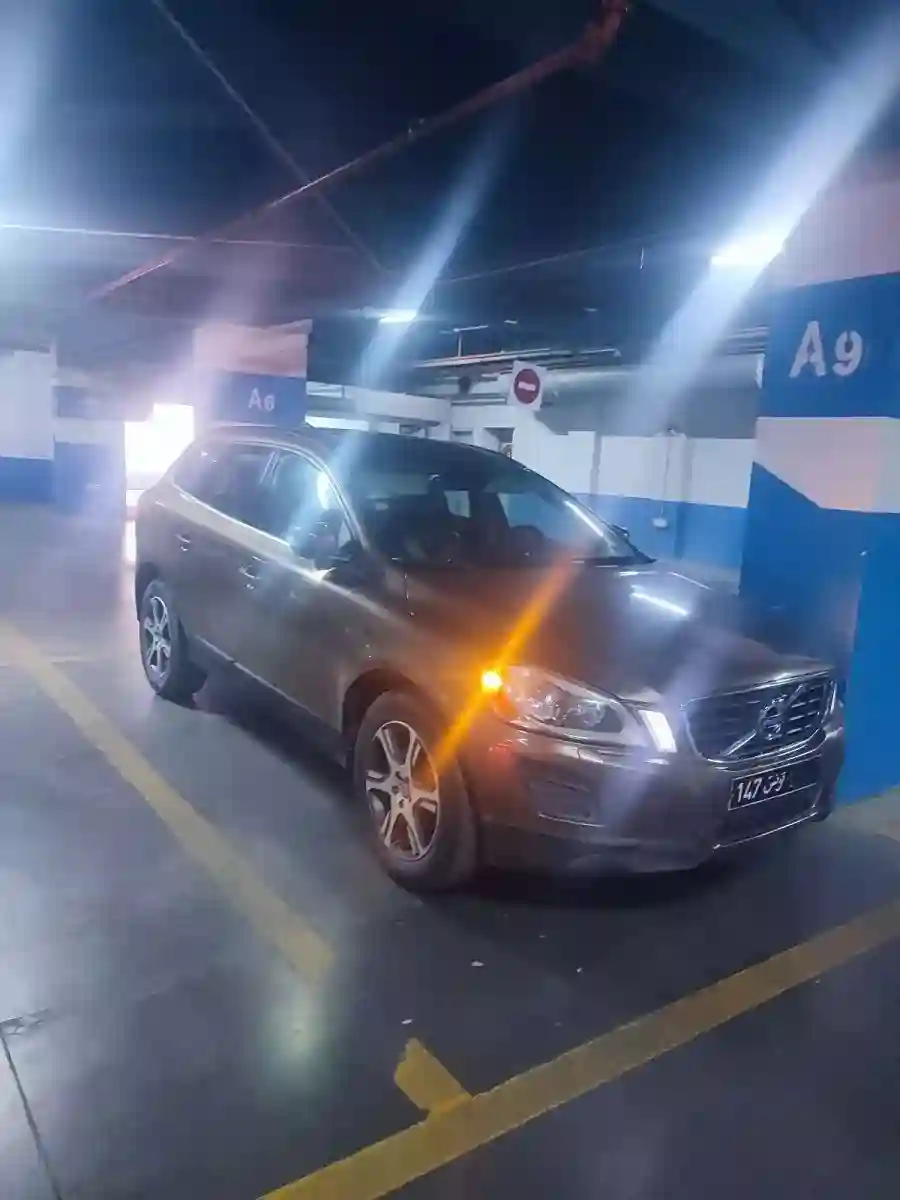 Volvo Xc60 4x4 Diesel - Vue 1