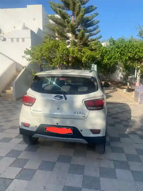 Mahindra KUV 100 Essence 2019 - Vue 2