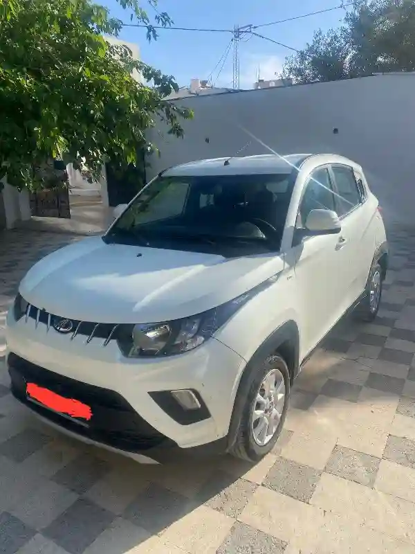 Mahindra KUV 100 Essence 2019 - Vue 3