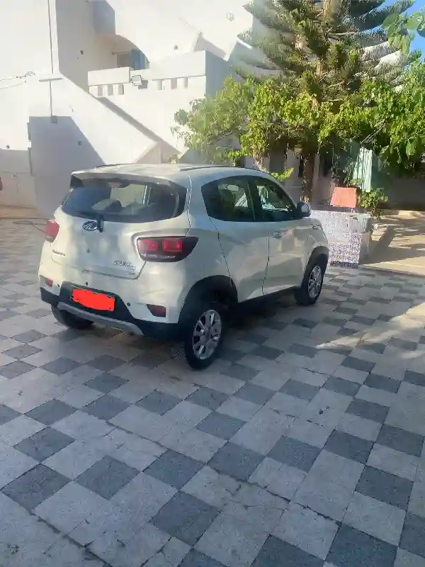 Mahindra KUV 100 Essence 2019 - Vue 5